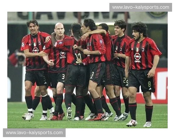 红黑魅影与蓝白坚韧：圣西罗之巅的意甲史诗之战