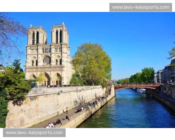 摩纳哥vs荷兰:海风轻拂下的极致奢华与风车之国的浪漫邂逅 摩纳哥vs荷兰:海风轻拂下的极致奢华与风车之国的浪漫邂逅