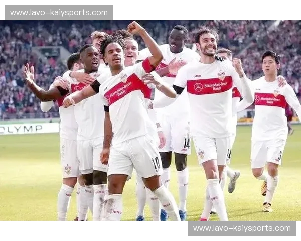 德甲风云:斯图加特与科隆的宿命对决,不止是绿茵场上的较量 德甲风云:斯图加特与科隆的宿命对决,不止是绿茵场上的较量